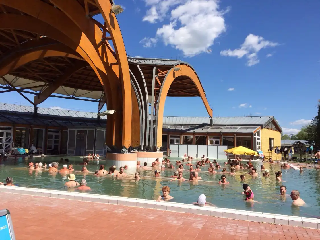 Hotel in zona Bukfurdo Health and Adventure Center