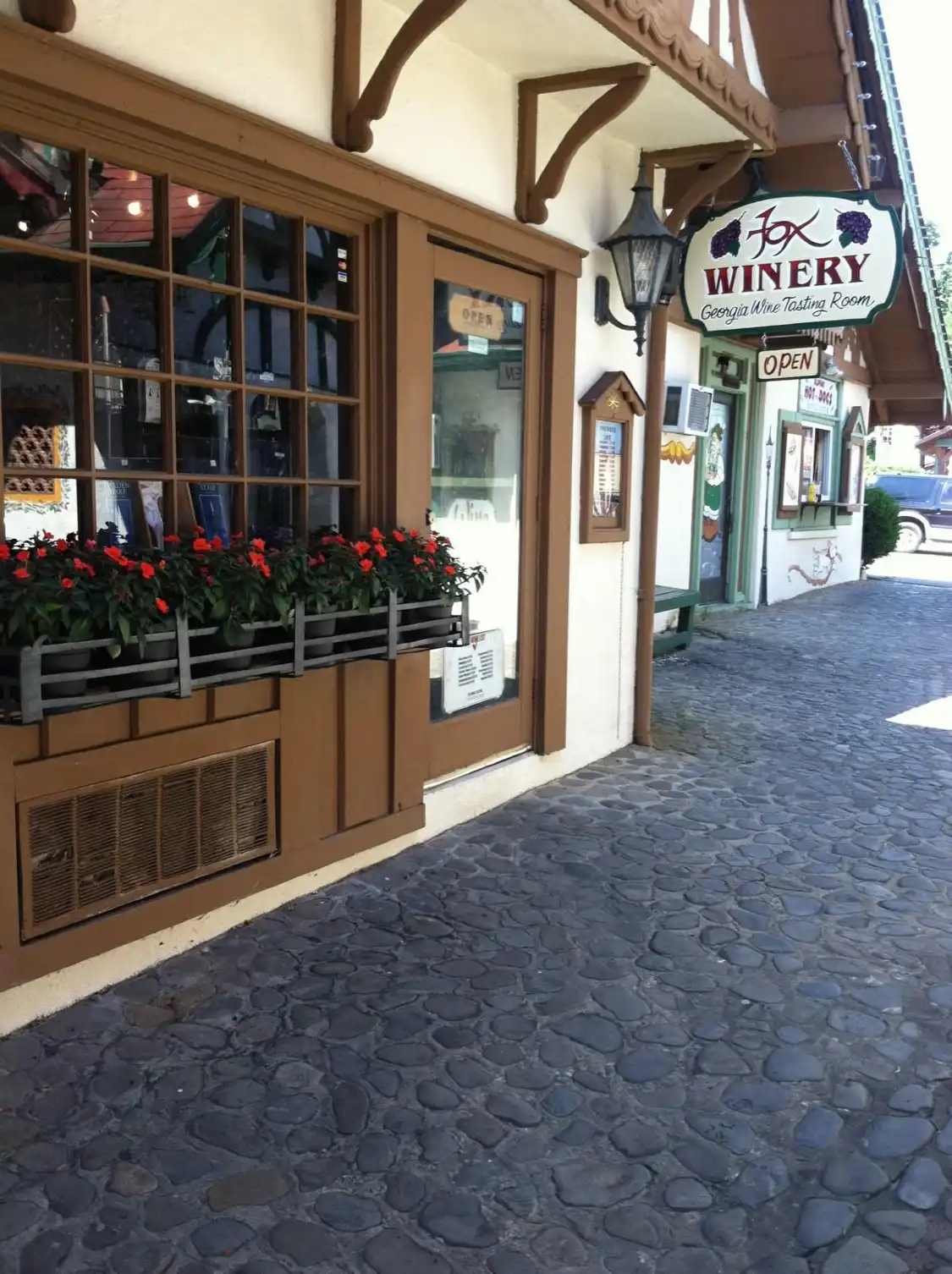 Hotels near Fox Winery