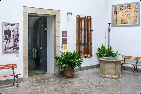 Hotels in der Nähe von Sala Picasso y Sala Miro