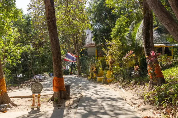 Hotels near Wat Ko Phayam