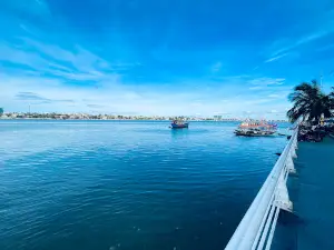 Tượng đài Mẹ Suốt