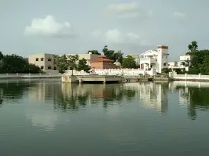Paras Circle