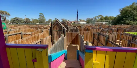 PS MONASH 'PADDLEBOAT' KIOSK