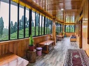 Golpahar Viewpoint Tea Shop
