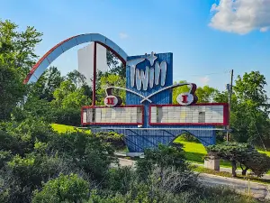 B&B Theatres Twin Drive-In
