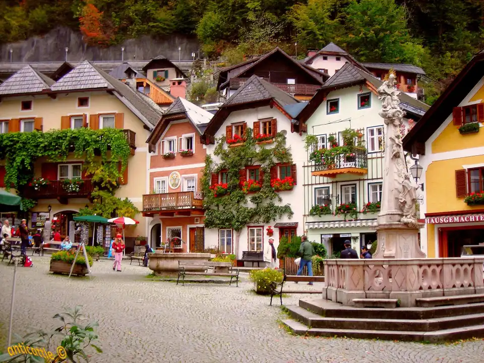 2_Marketplace Hallstatt