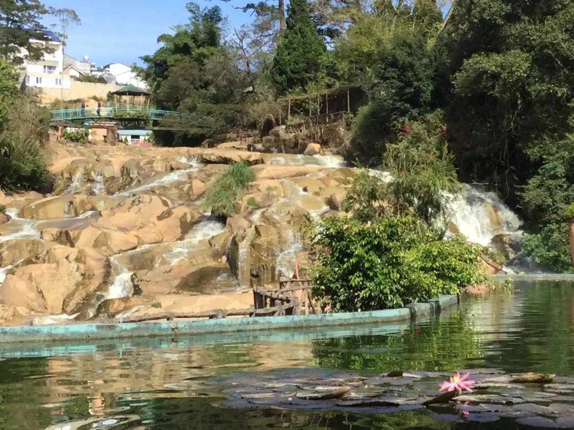 Отели рядом с достопримечательностью «Cam ly waterfall»