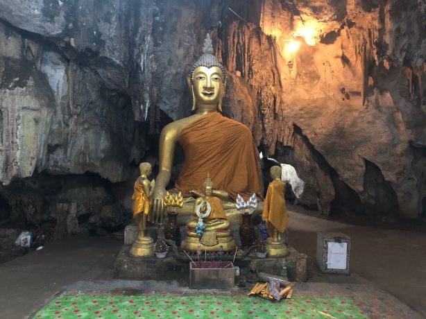 Wat Tham Khao Pun