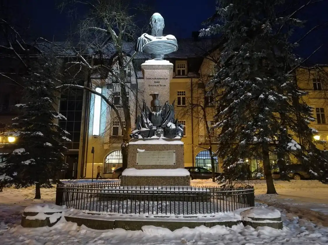 Hotels near Monument to Barclay de Tolly