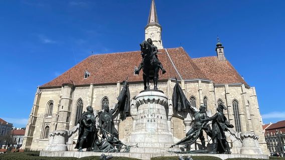 Matthias Corvinus Statue