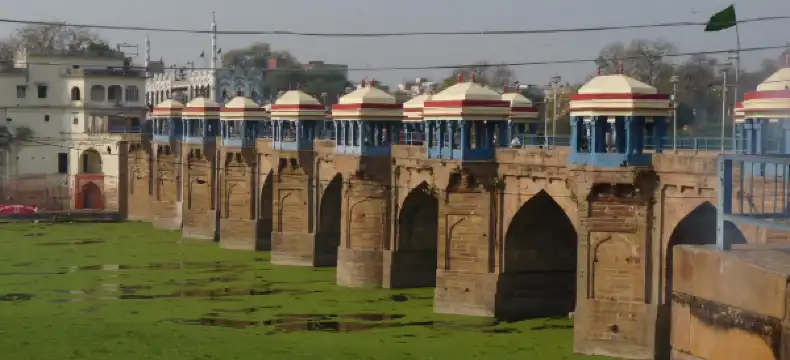 Hotels near Jaunpur Junction
