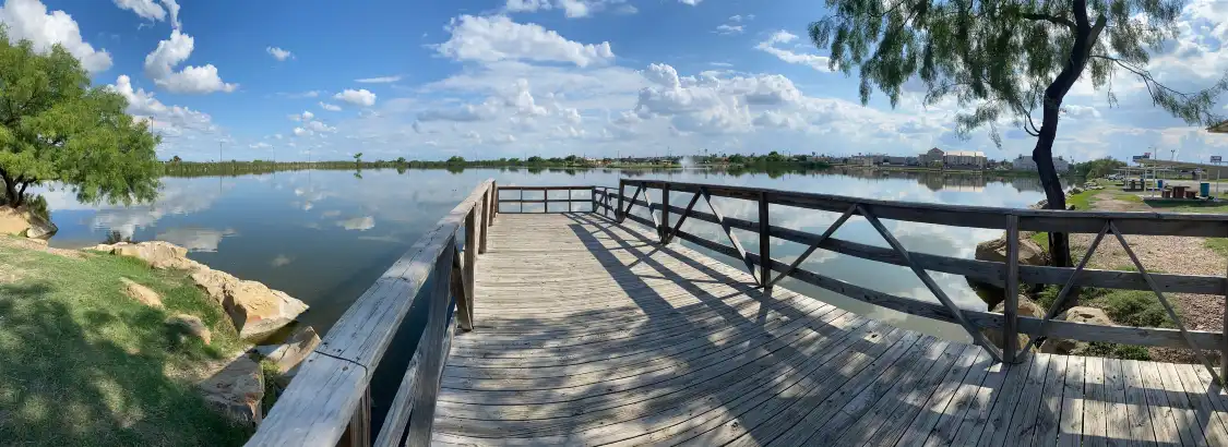 Hotels near Maverick County Lake