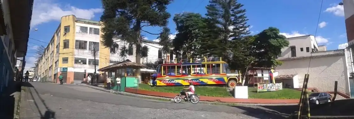 Hotels near Monumento Al Machete.