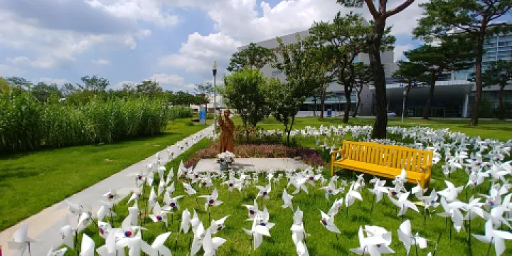 治平洞和平少女像