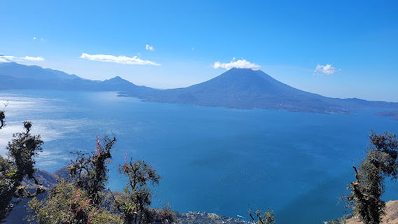 Vista al Lago de Atitlan