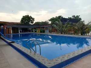 Kolam renang kalen raman