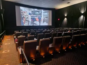 AMC Lakeshore 8