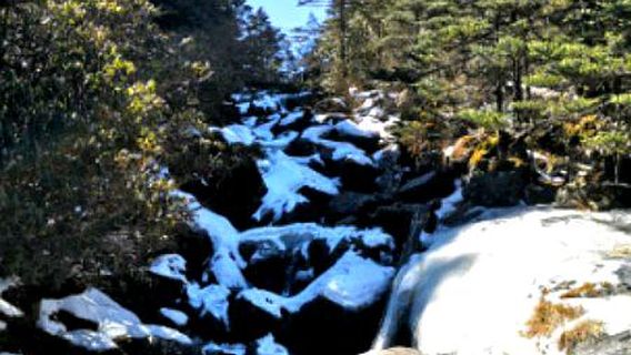 Luoji Mountain Scenic Area - Eagle Gully