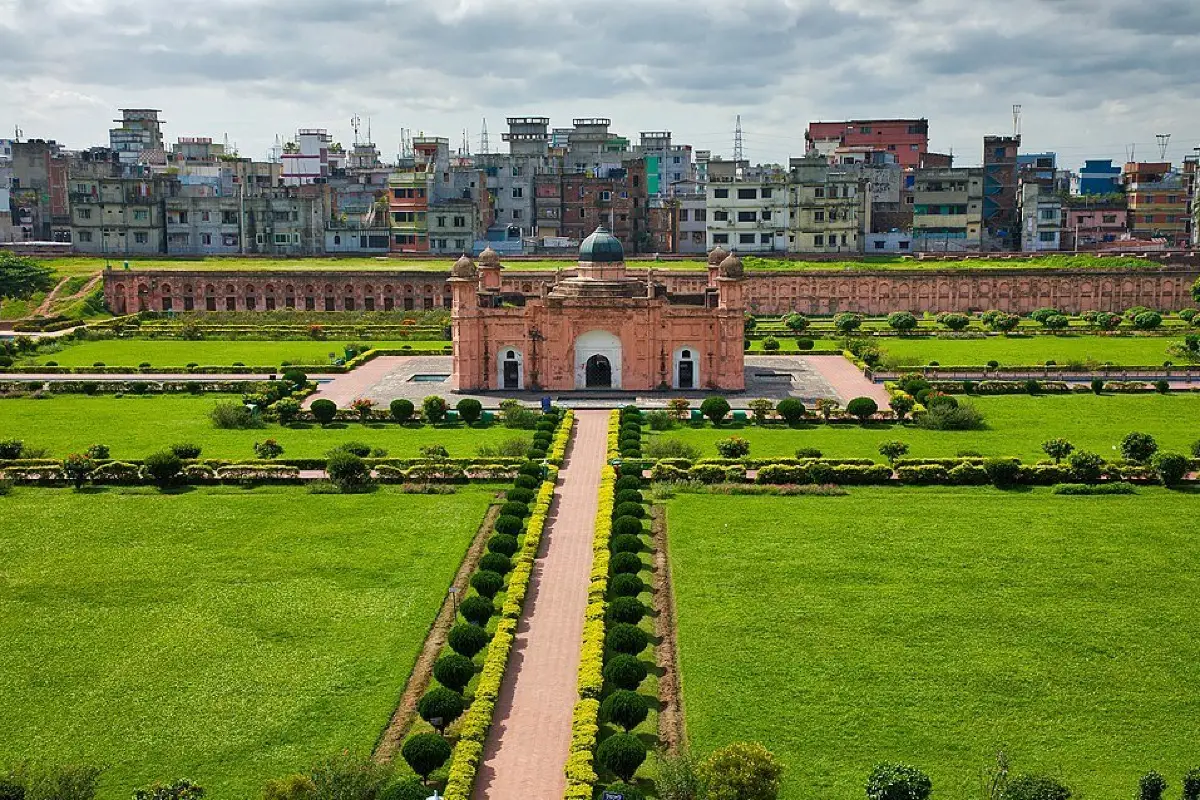 ঐতিহাসিক লালবাগ কেল্লার ভেতরের দৃশ্য