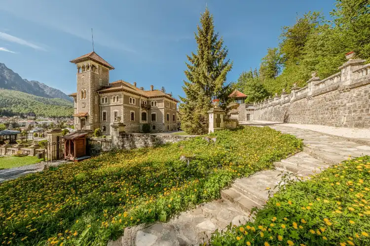Hotels in Буштень
