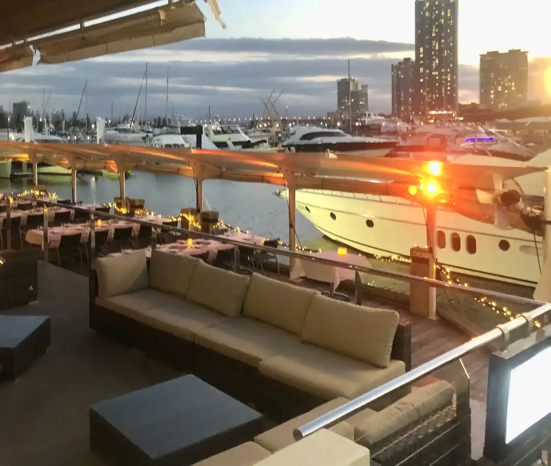 Hotels near Mariner's Cove Marina