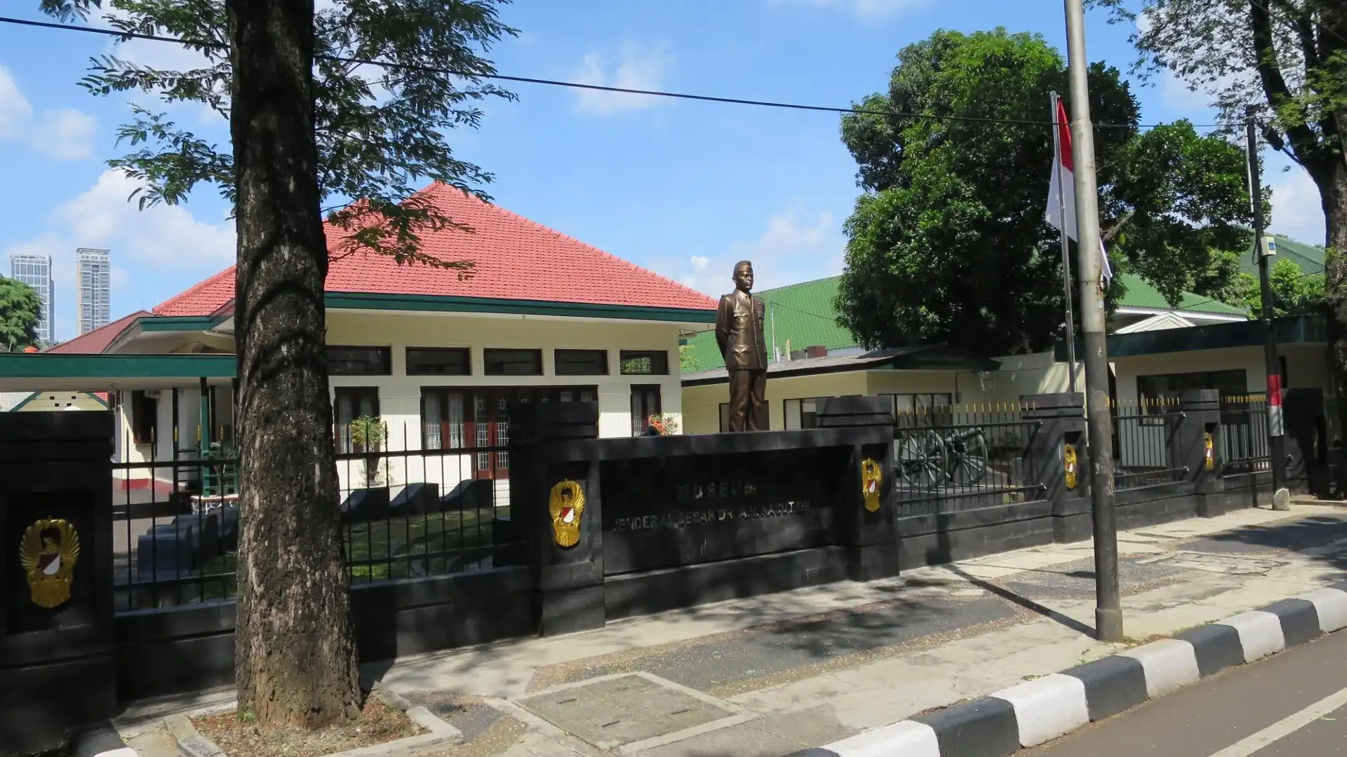 Hotels near Sasmita Loka Ahmad Yani Museum