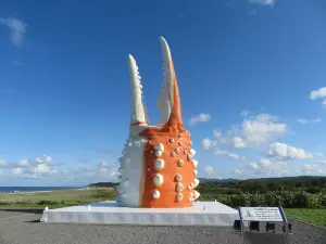 Kani no tsume (Crab claw statue)