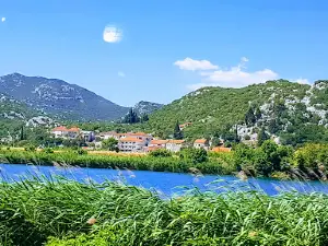 Blue Eye and Desne Lake