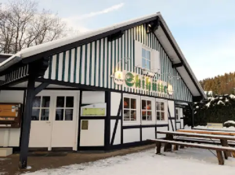 Sports Center West Field / Ohlenbach