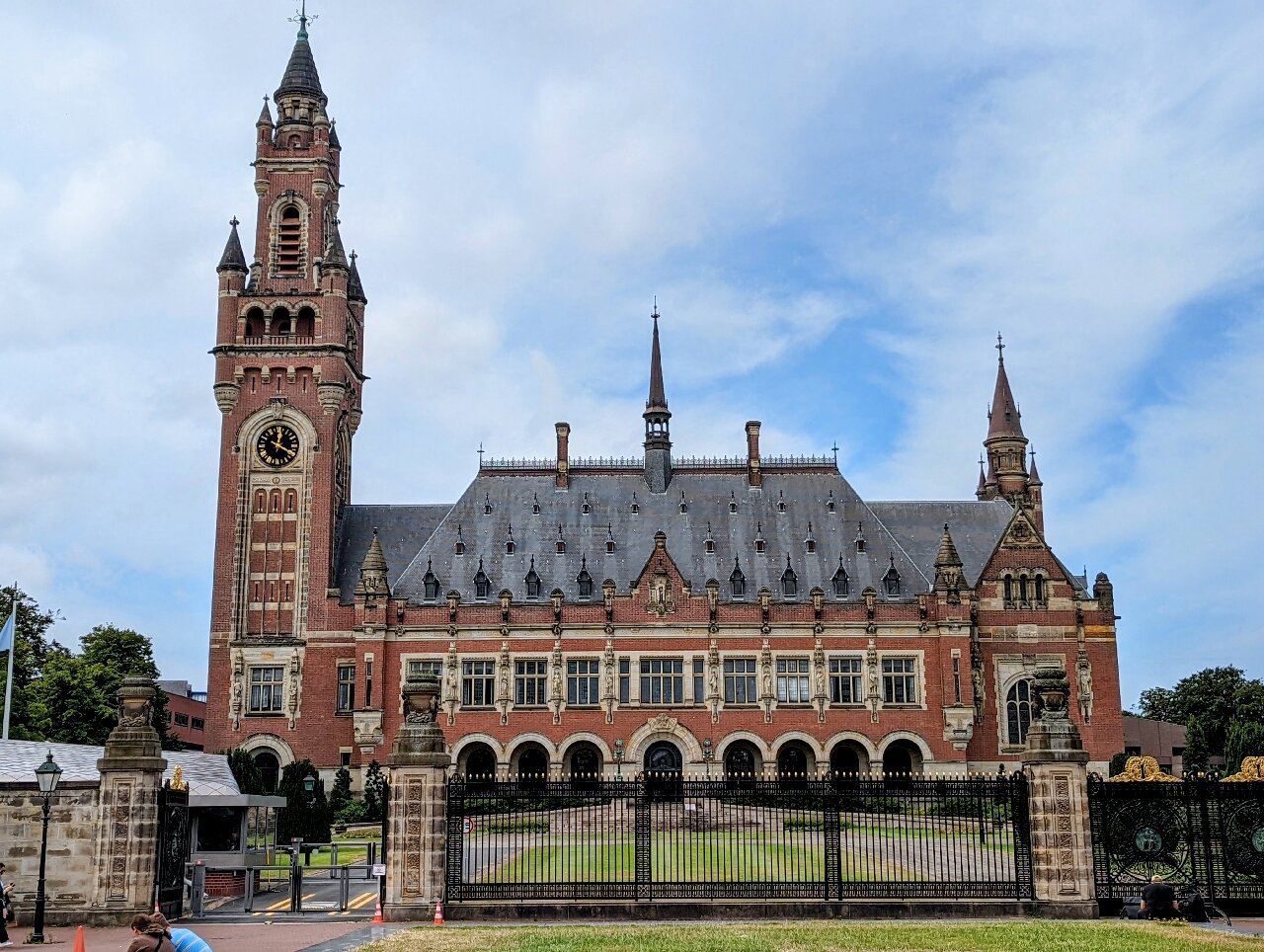 荷蘭海牙和平宮+馬德羅丹小人國公園+莫瑞泰斯皇家美術館一日遊