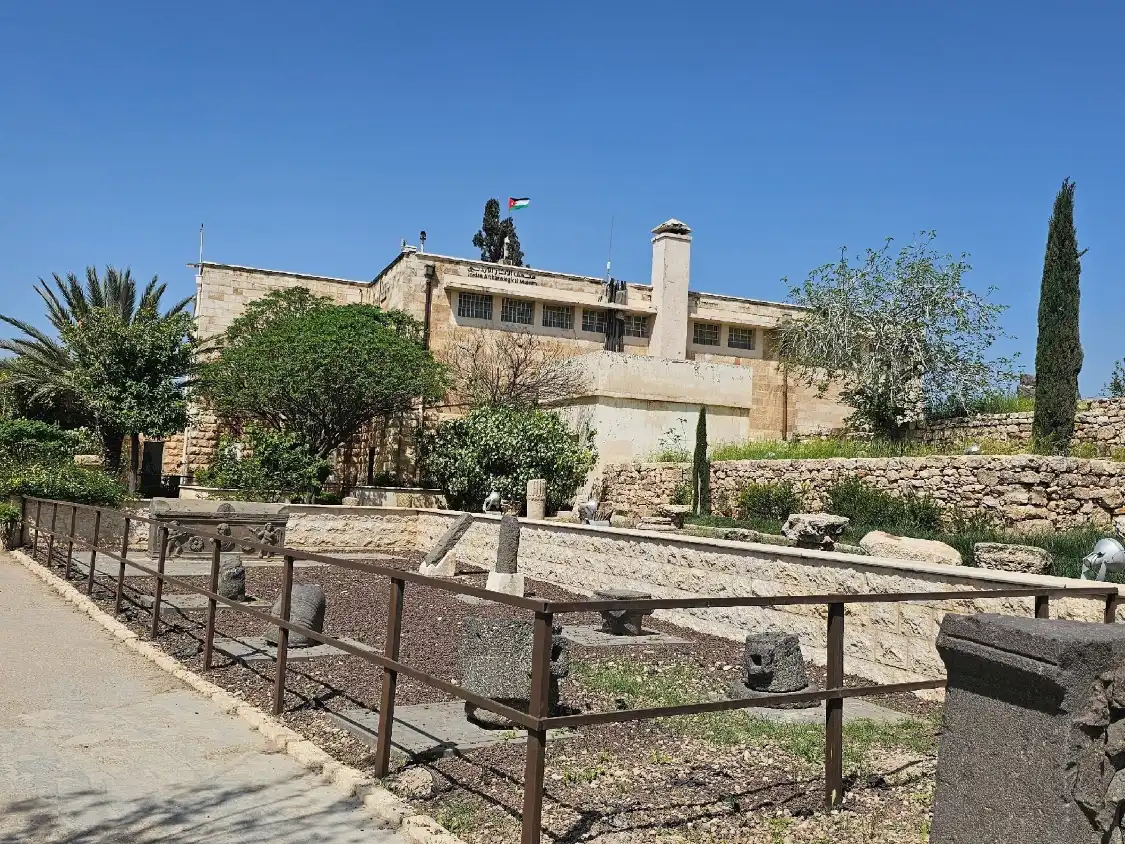 Hotels near Jordan Archaeological Museum