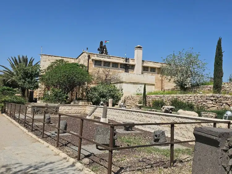 Hotels near Jordan Archaeological Museum