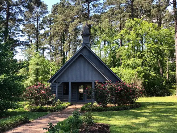 Hotels near Gardens of the American Rose Center
