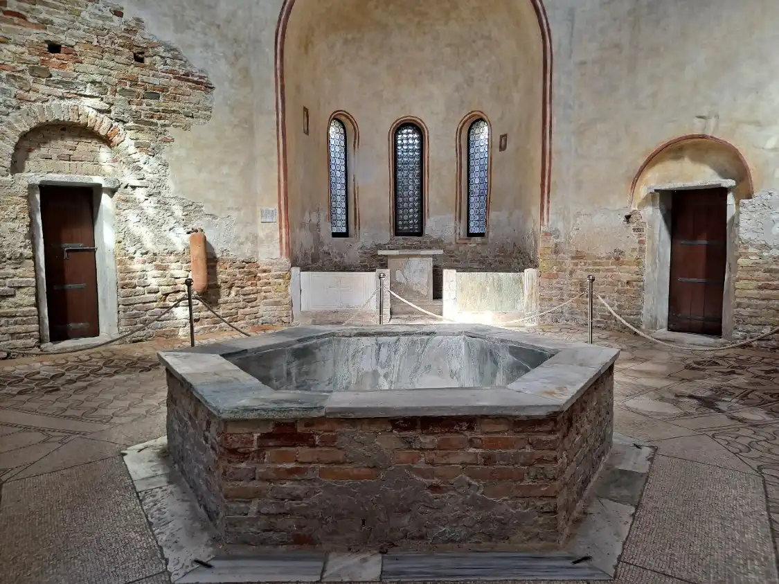 Hotels near Il Battistero di Grado