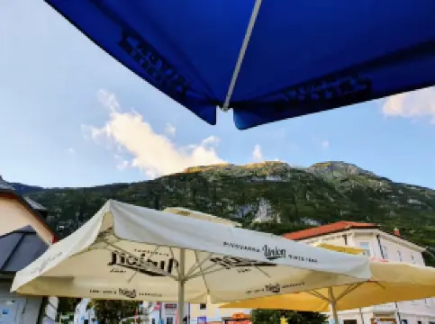 Thirsty River Brewing bar & rooms