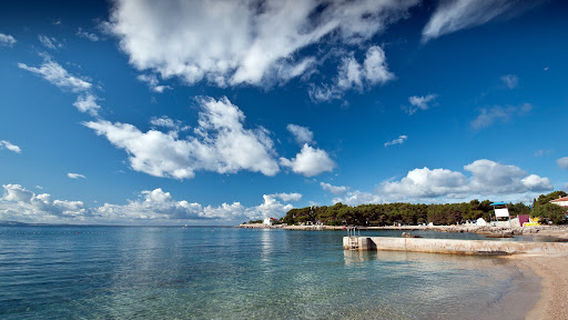 Ježevac / Lukobran Beach