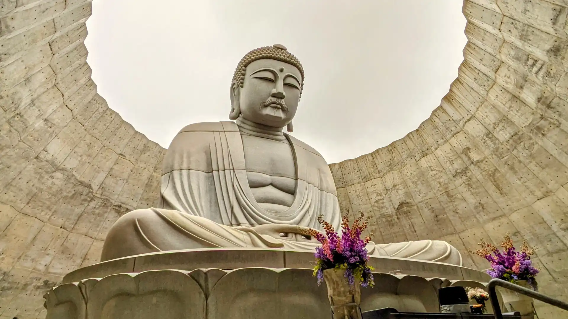 Hotels near Hill of the Buddha