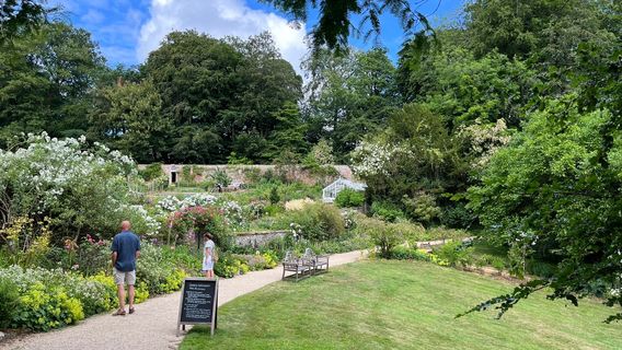 Cerney House Gardens