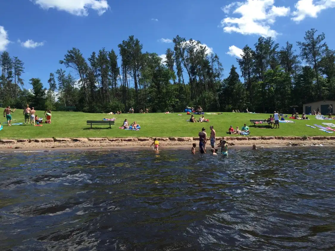 Hotels near Lake Wissota State Park