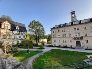Thermalbad Wiesenbad *Therme Miriquidi*