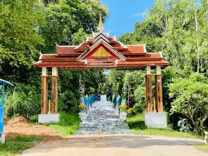 Wat Phra That Chom Thong
