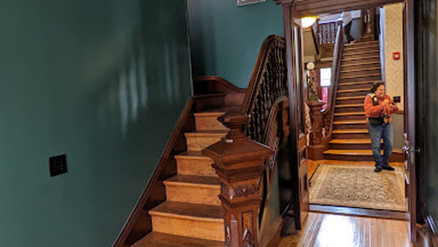 SK Haunted Victorian Mansion