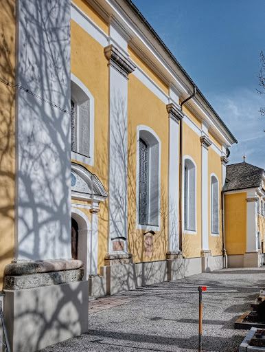 Compare 5 airports near Sankt Johann in Tirol