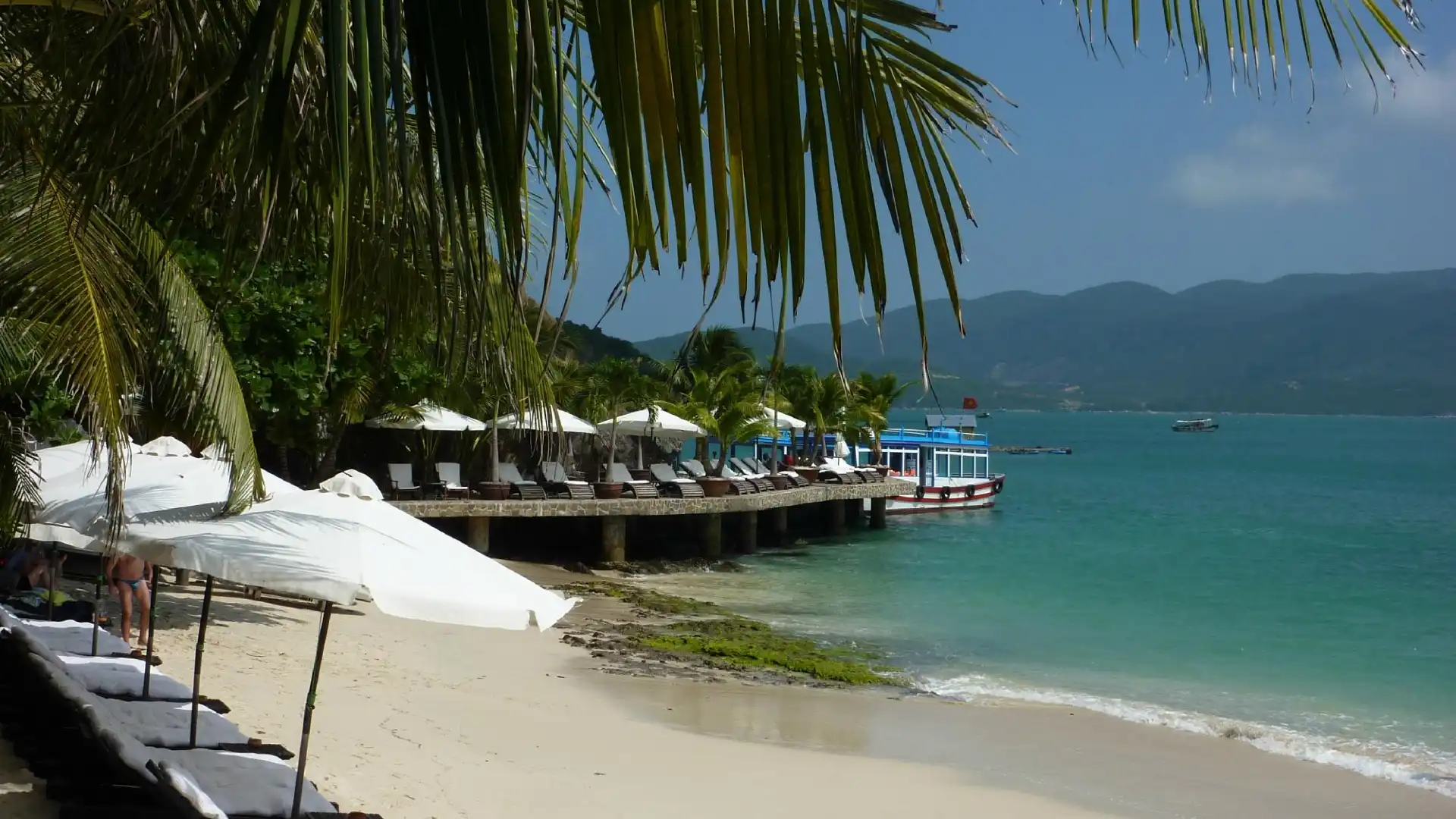 Hotels near Hon Mieu