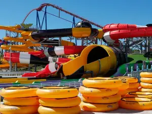 Parque Warner Beach