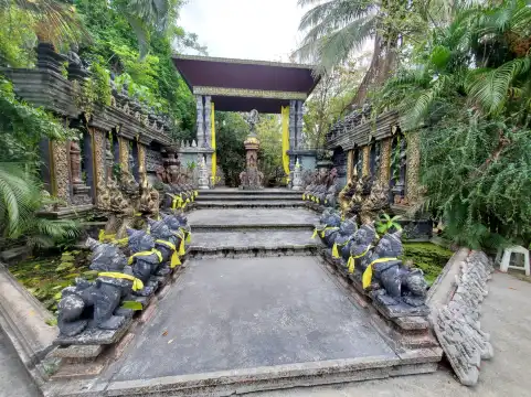 Hotel berhampiran Dusit Dheva Cultural Center