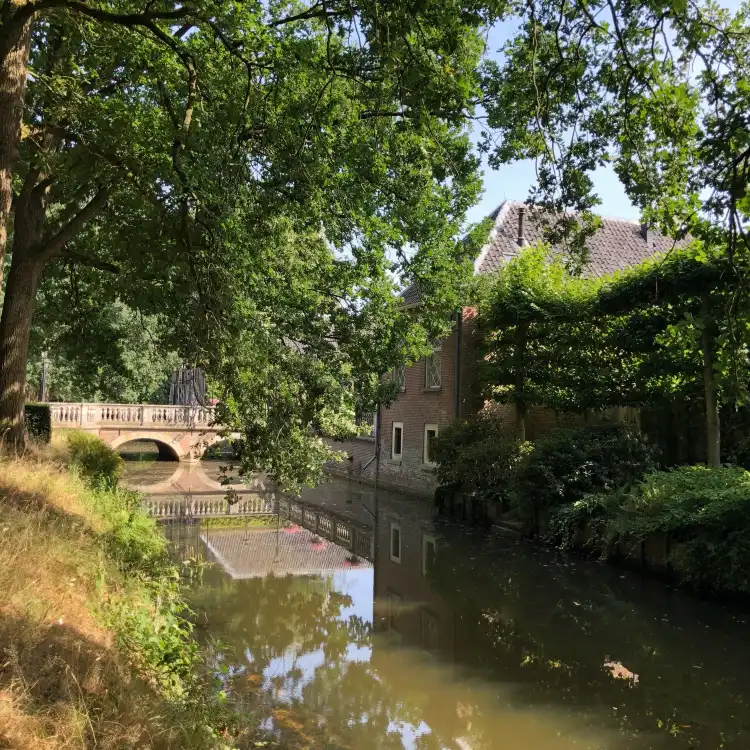 Hotels near Kasteel Ampsen