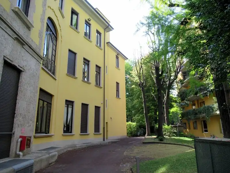 Hotel dekat Sede Societa Filatura Cascami Seta