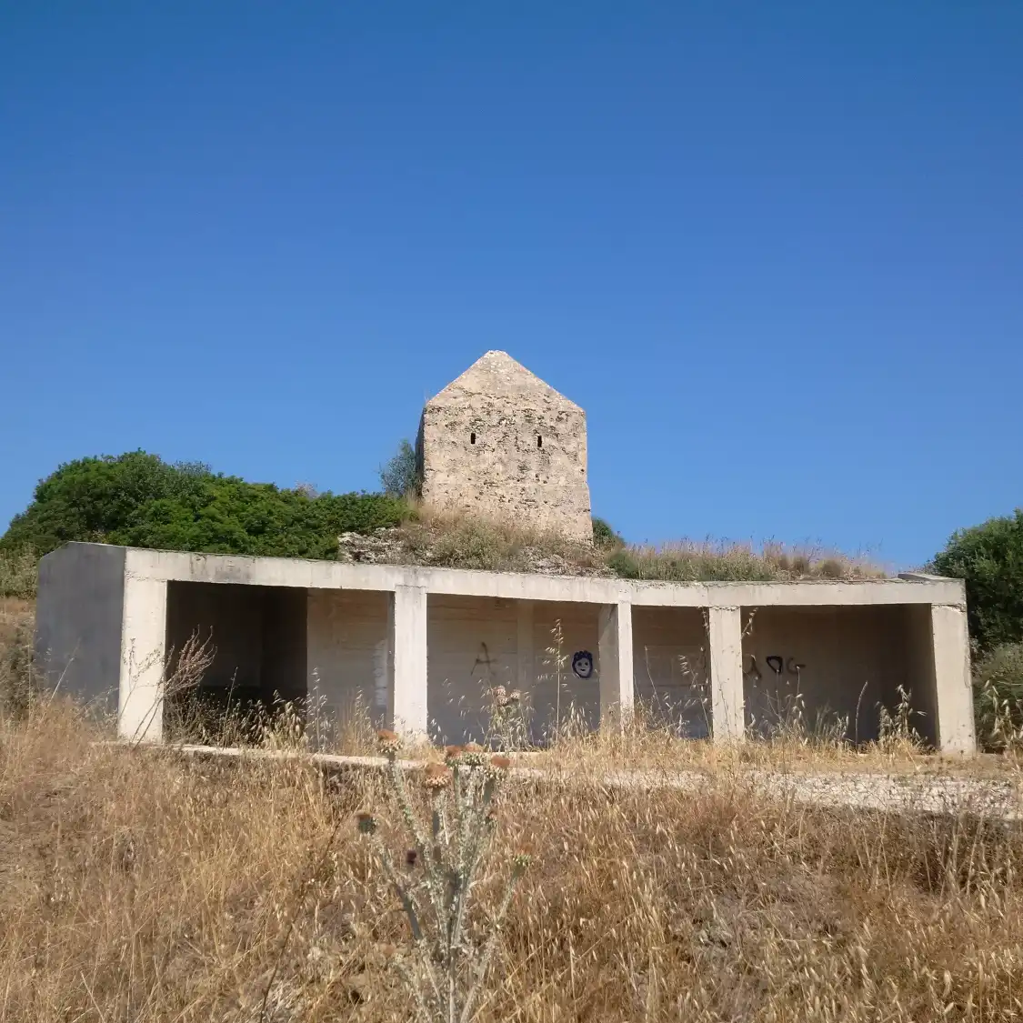 Hotels near Vardiola of Kypseli