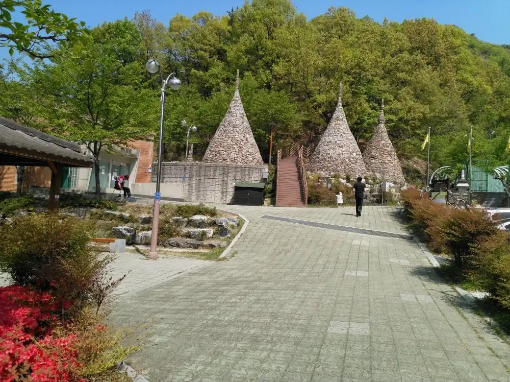 Hotel in zona Paryongsan Doltab